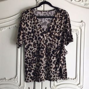 🌠Donated 1/2026 blouse shirt top leopard print v neck stretchy cream blouse